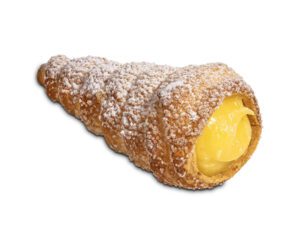 Particolare della sfoglia croccante che avvolge una deliziosa crema pasticcera.